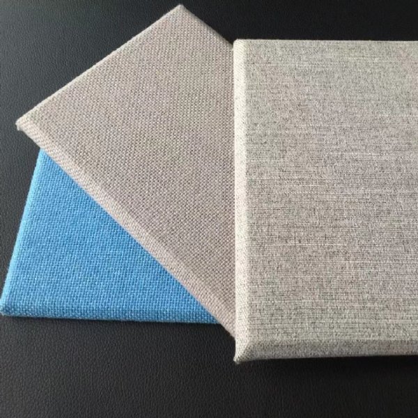 ײ 峧