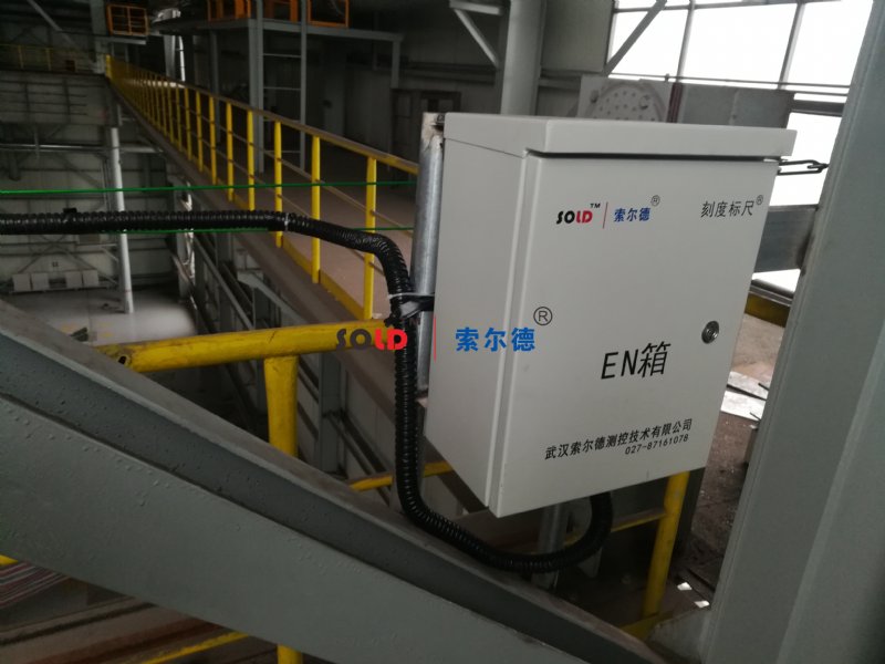 抓斗机定位采用刻度标尺精确定位系统