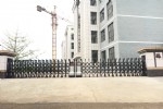 悬浮伸缩门