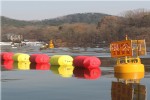 吉林一水源地界标拦船警示浮筒