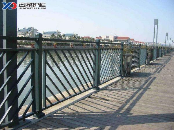 桥梁灯光护栏