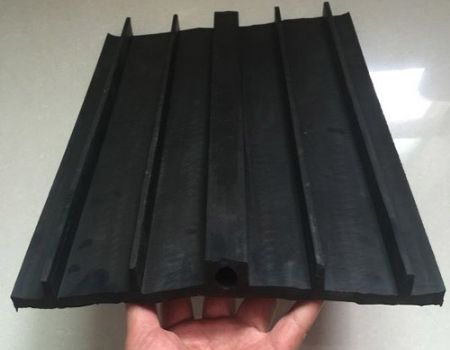 龙泰EP型外贴式橡胶止水带