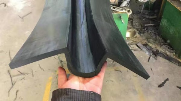 可卸式橡胶止水带