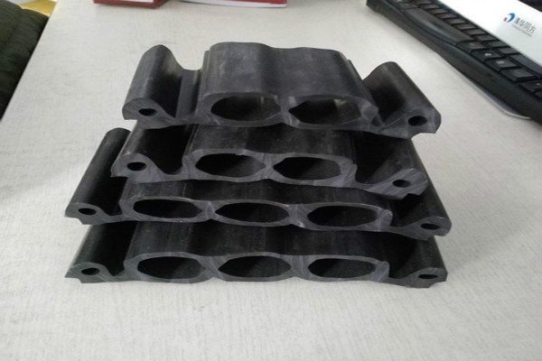 TSST80�������������ܷ��𽺴�