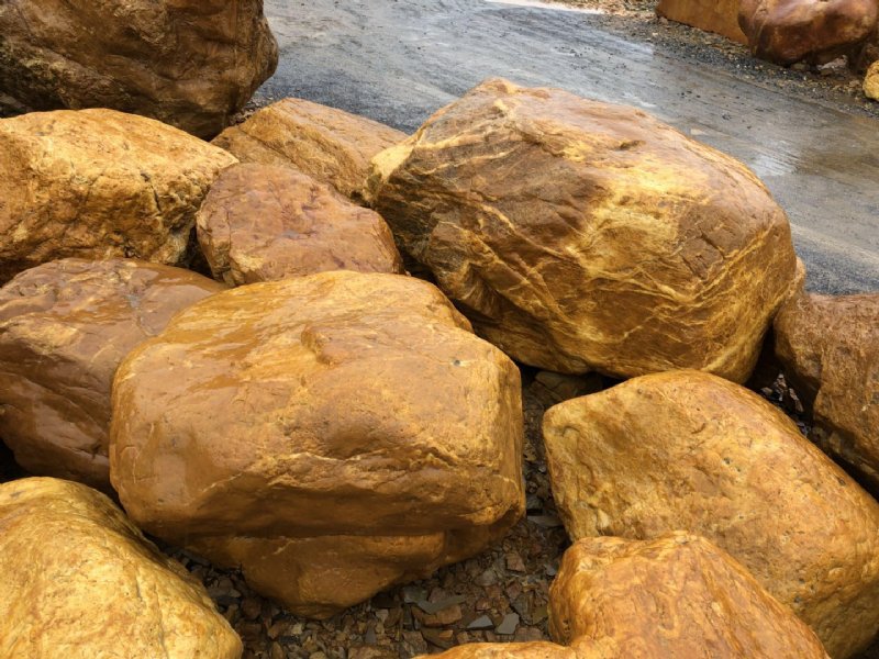 海口自然黄蜡石假山驳岸石批发