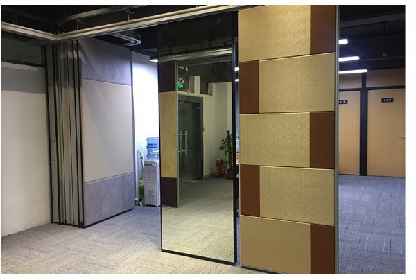 东莞悬挂隔断门加工,本地移动隔断厂家包安装