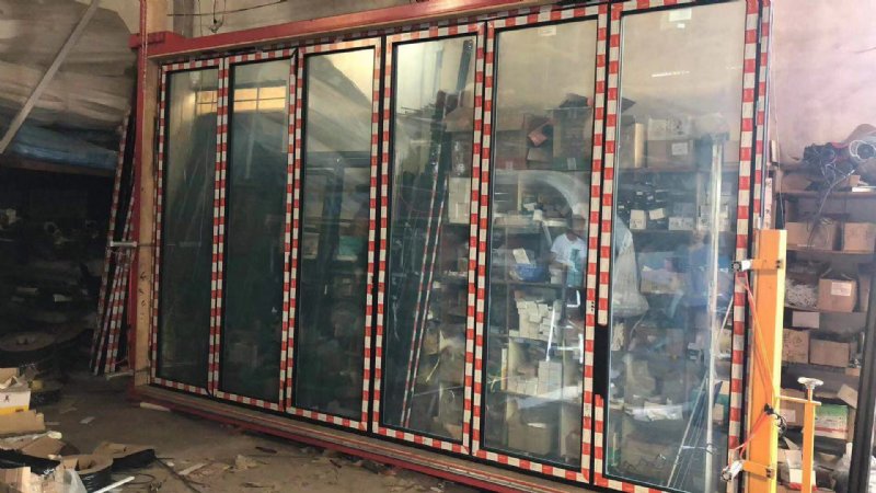 赛勒尔办公室玻璃吊轨悬挂隔断墙优点半电动屏风