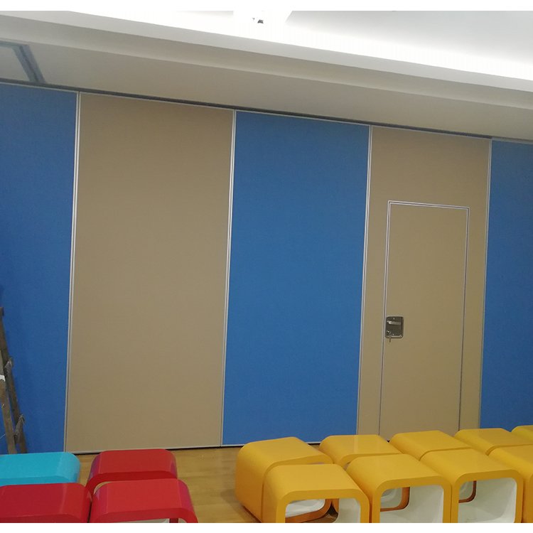 深圳龙华幼儿园活动隔断折叠门设计安装