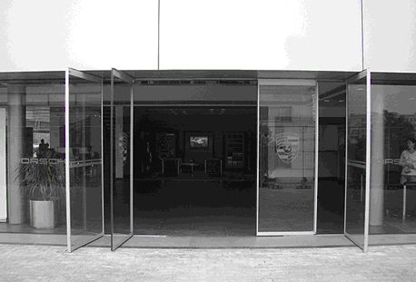 自动平折智能门