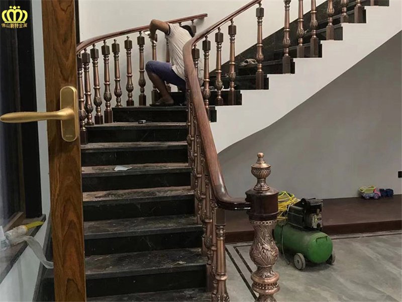 曲靖家装新中式铜栏杆 客厅弧形实心立柱楼梯厂家制造