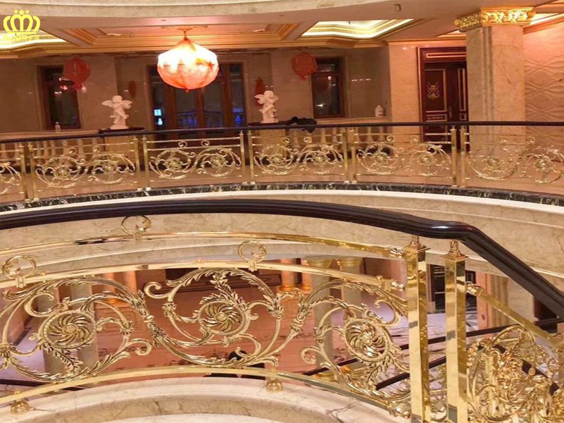 大连酒店会所铝艺栏杆弧形楼梯扶手价格