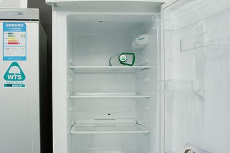 冰箱冷藏室结霜原因 除霜小妙招