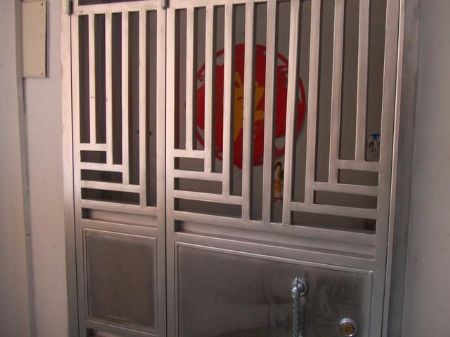 家里装修安装木门还是铁门?看完就知道了-中国